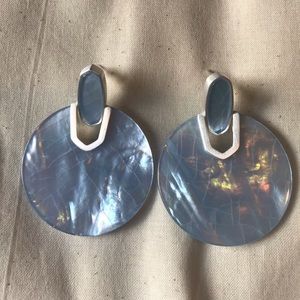 ❤️Kendra Scott Sky DiDi earrings in EUC!! ❤️